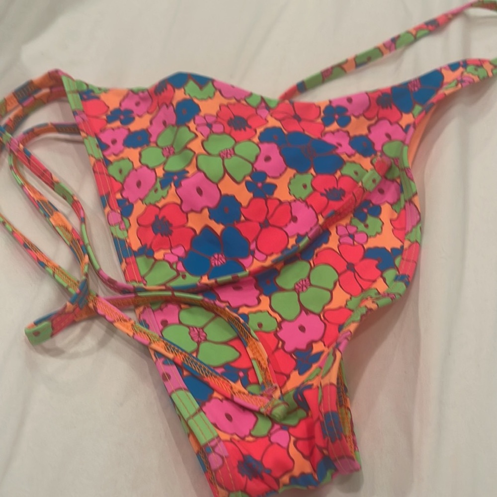 Frankie’s bikinis “Connor” bottoms in groovy - Picture 4 of 4